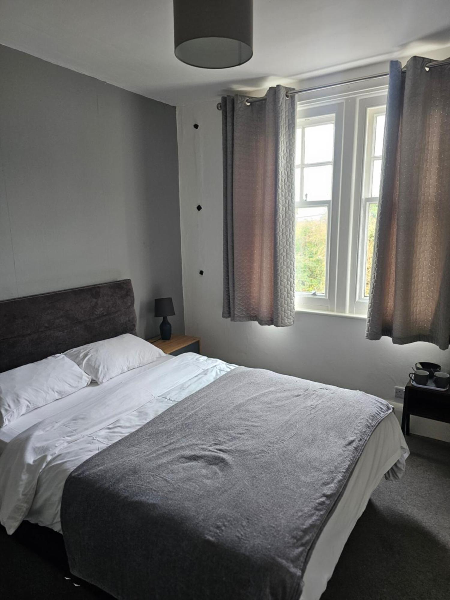 The Old Railway Hotel Porton Extérieur photo