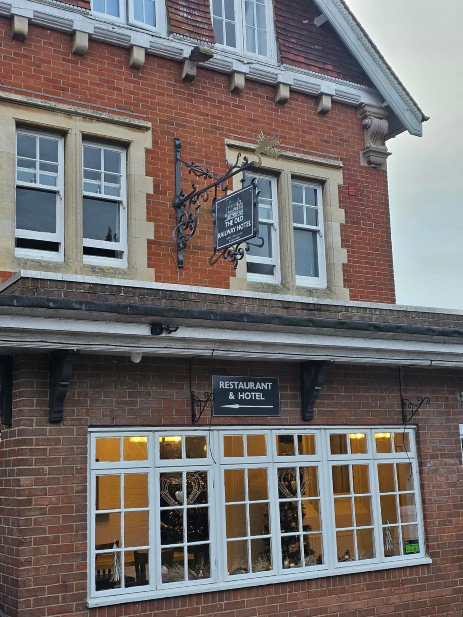 The Old Railway Hotel Porton Extérieur photo